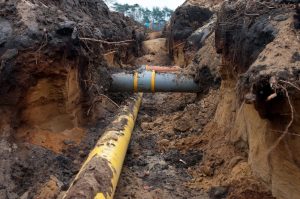 How does trenchless pipe laying work?